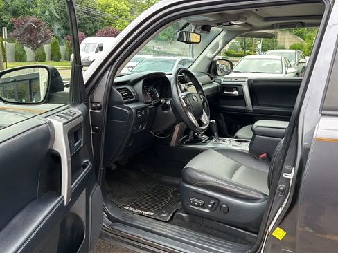 Used 2018 Toyota 4Runner SR5 Premium AWD/4WD image 23