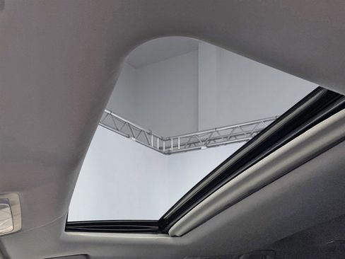 Used 2018 Toyota Highlander XLE image 23