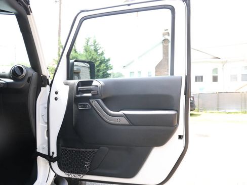 Used 2018 Jeep Wrangler Unlimited Sport S AWD/4WD image 32