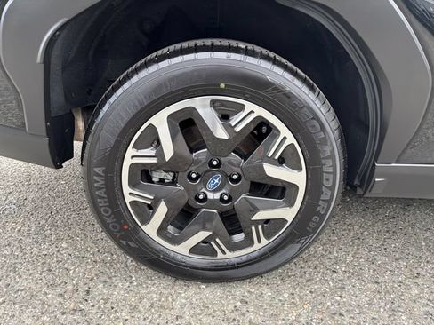 Certified 2025 Subaru Forester Premium AWD/4WD image 27
