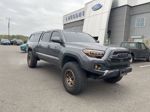 Used 2020 Toyota Tacoma TRD Off-Road w/ TRD Premium Off Road Package AWD/4WD image 38