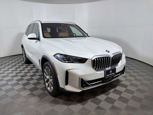 Certified 2024 BMW X5 xDrive50e w/ Premium Package image 2