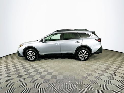 Used 2020 Subaru Outback Premium image 6