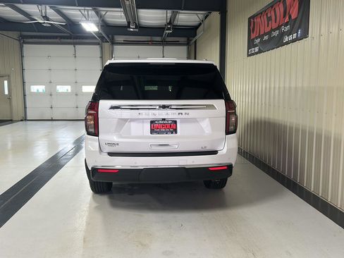 Used 2022 Chevrolet Suburban LT w/ Luxury Package image 6