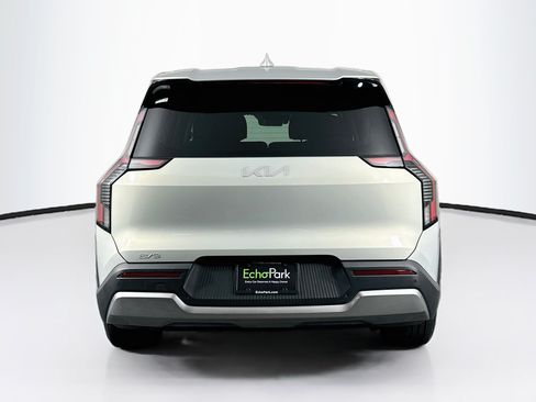 Used 2024 Kia EV9 Light Long Range RWD image 7