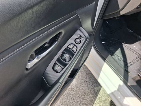 Used 2024 Nissan Sentra SV FWD image 14