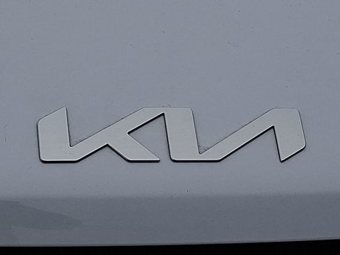 Certified 2025 Kia Sorento LX image 28