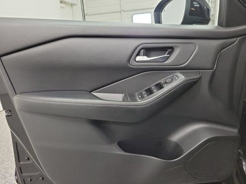 Used 2024 Nissan Rogue SV AWD/4WD image 15