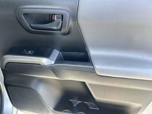 Used 2021 Toyota Tacoma SR5 RWD image 49