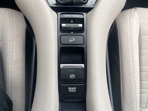 Certified 2023 Honda HR-V LX image 24