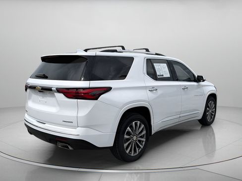 Used 2023 Chevrolet Traverse Premier FWD image 3