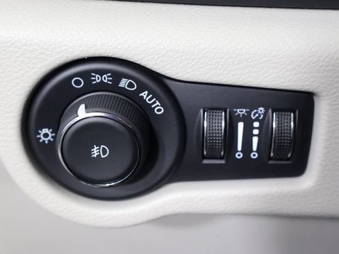 Used 2024 Chrysler Pacifica Limited FWD image 40