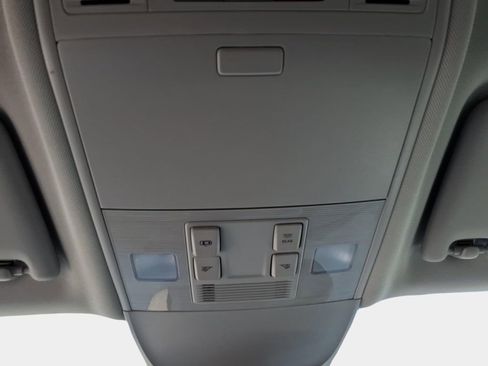 Certified 2025 Volkswagen Taos SE image 30