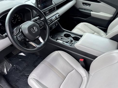 Certified 2023 Honda Pilot Touring image 4