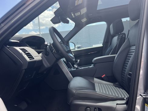 New 2025 Land Rover Discovery S image 24