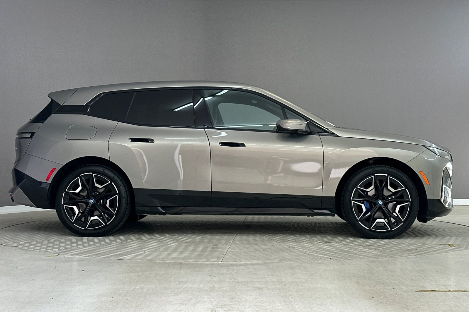 Certified 2024 BMW iX xDrive50 w/ Premium Package AWD/4WD image 7