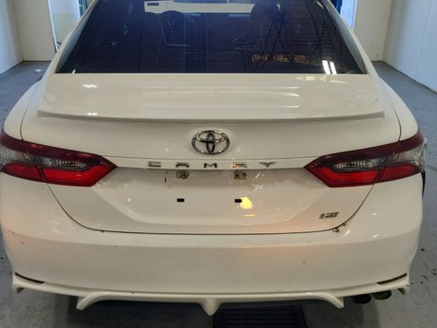 Used 2021 Toyota Camry SE FWD image 6