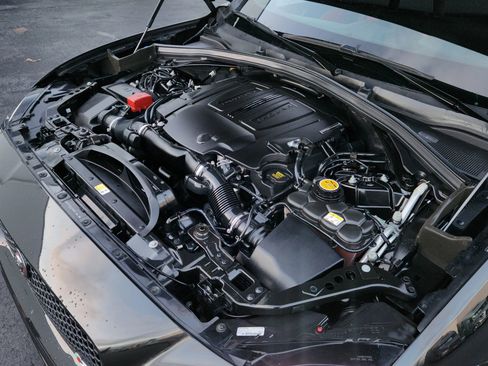 Used 2017 Jaguar F-PACE S image 24