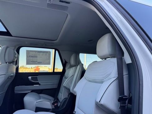 New 2026 Ford Expedition Max Platinum w/ Platinum Ultimate Package AWD/4WD image 13