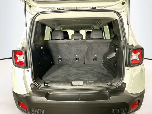 Used 2023 Jeep Renegade Latitude AWD/4WD image 24