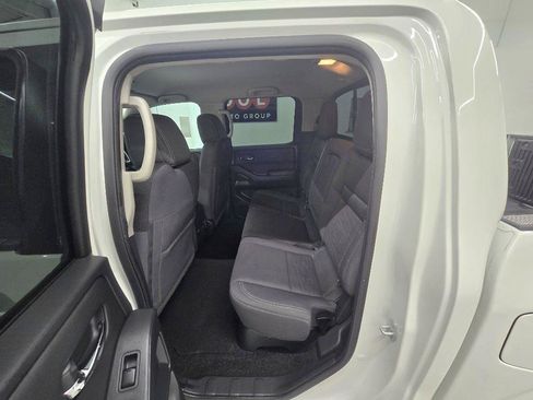 Used 2022 Nissan Frontier SV RWD image 15