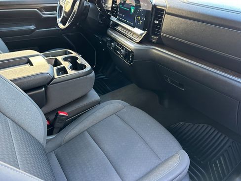 Used 2024 Chevrolet Silverado 2500 LT image 19