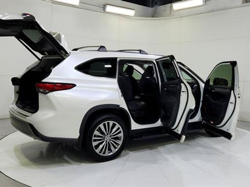 Used 2021 Toyota Highlander Platinum AWD/4WD image 32