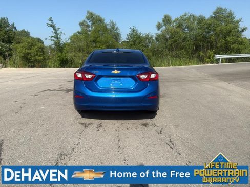 Used 2018 Chevrolet Cruze LT w/ Convenience Package FWD image 5