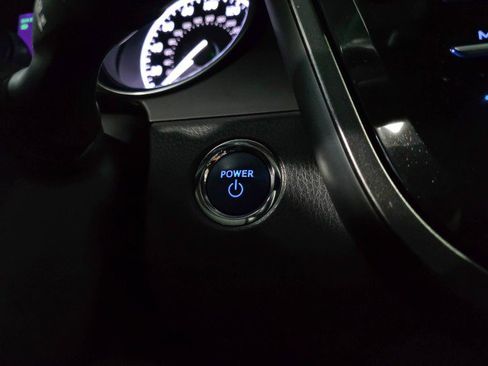 Used 2019 Toyota Camry XLE image 24