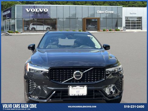Used 2025 Volvo XC60 B5 Core w/ Protection Package Premier image 2