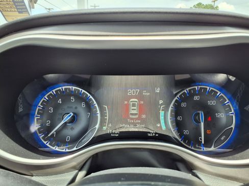 Used 2026 Chrysler Pacifica Select FWD image 11