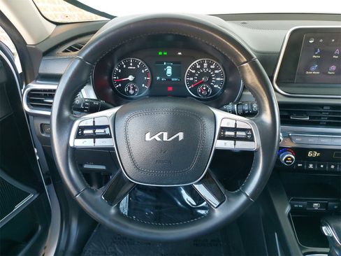 Certified 2022 Kia Telluride LX image 18