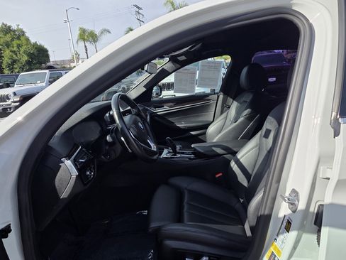 Used 2020 BMW 530e w/ Convenience Package image 10