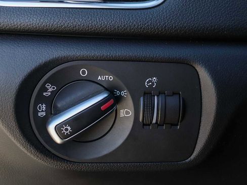 Used 2018 Audi Q3 2.0T Premium Plus w/ Premium Plus Package image 32