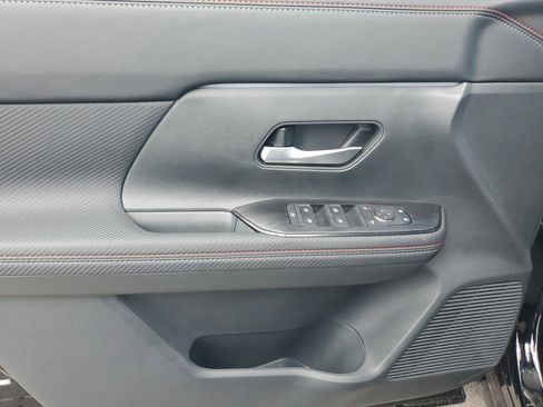 New 2026 Nissan Kicks SR image 12