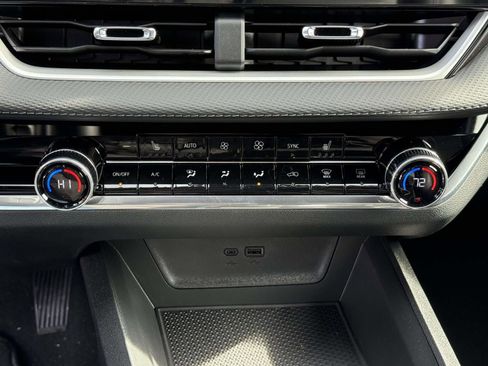 New 2026 Chevrolet Equinox LT w/ Convenience Package II image 11