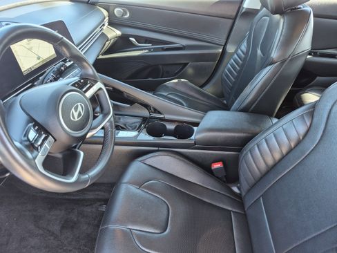 Certified 2025 Hyundai Elantra Limited image 30