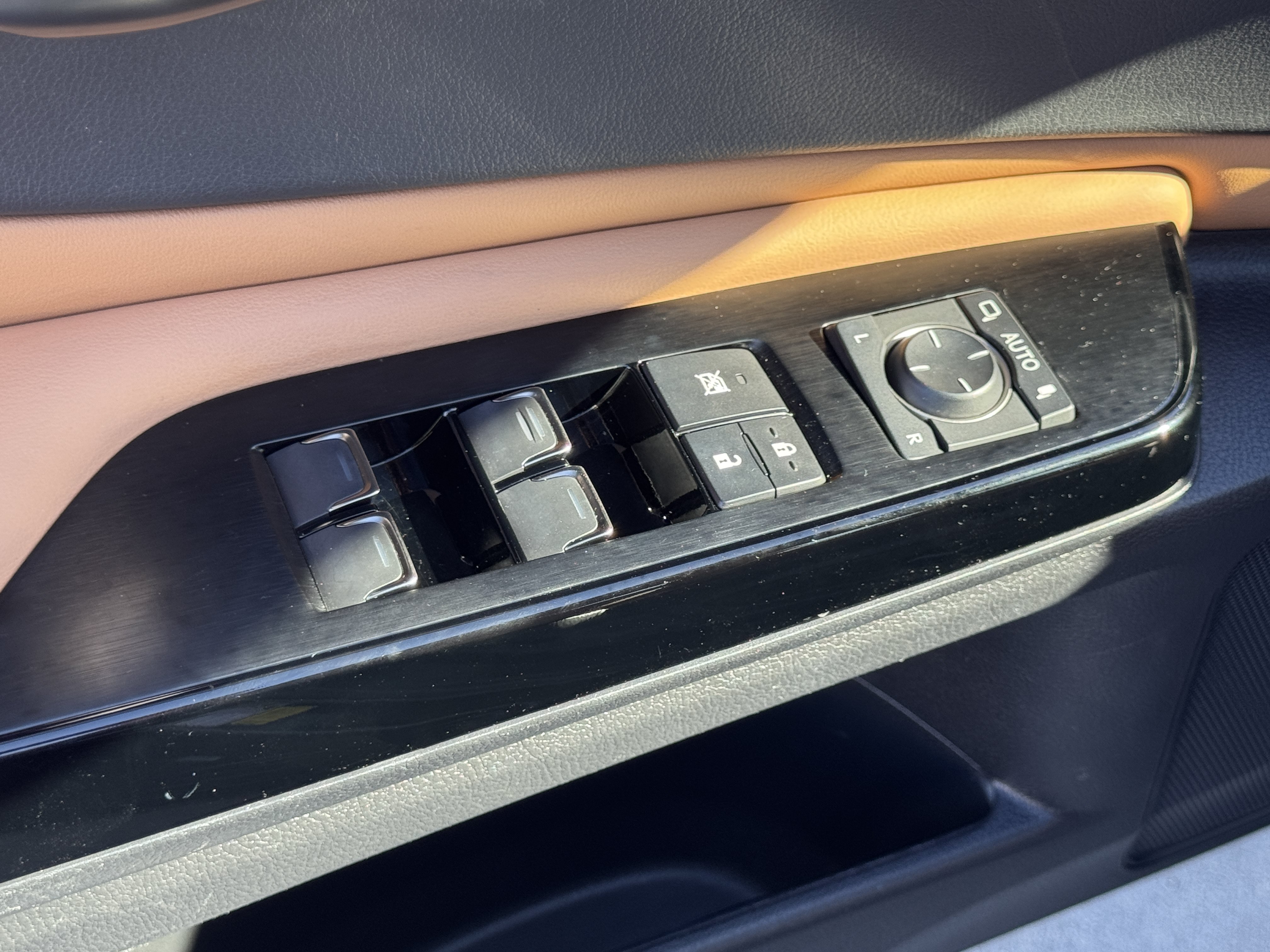 Certified 2024 Lexus ES 350 w/ Premium Package FWD image 20