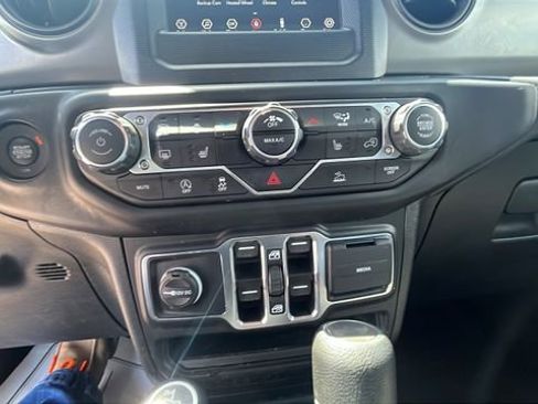 Used 2022 Jeep Wrangler Unlimited Sport AWD/4WD image 17
