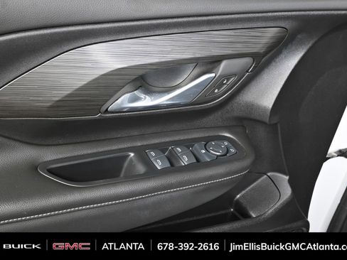 Used 2024 GMC Terrain SLE image 6