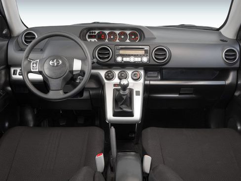 Used 2008 Scion xB FWD image 4