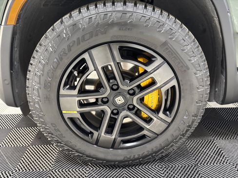 Used 2023 Rivian R1T Adventure image 9