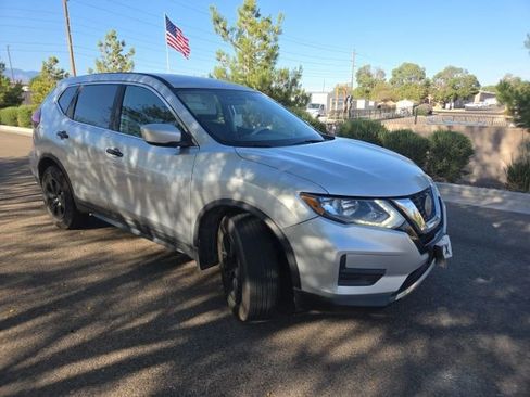 Used 2018 Nissan Rogue S FWD image 2