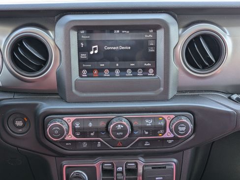 Used 2022 Jeep Gladiator Sport AWD/4WD image 17