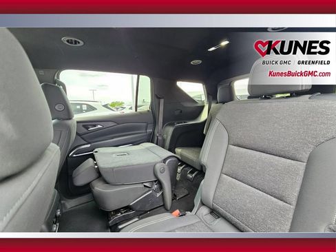 Used 2024 Chevrolet Traverse LT AWD/4WD image 17