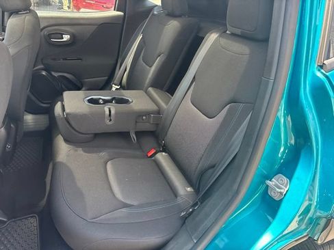 Used 2021 Jeep Renegade Latitude AWD/4WD image 12