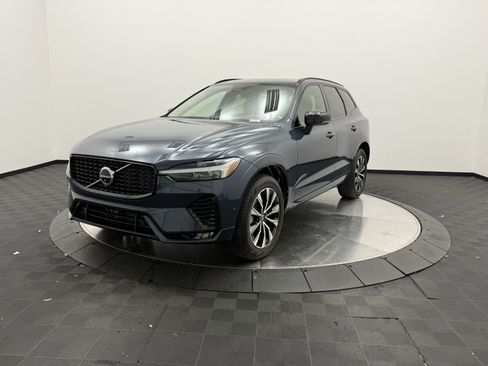 Certified 2024 Volvo XC60 B5 Plus AWD/4WD image 3