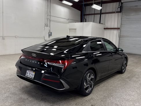 Used 2024 Hyundai Elantra SEL w/ Convenience Package image 18