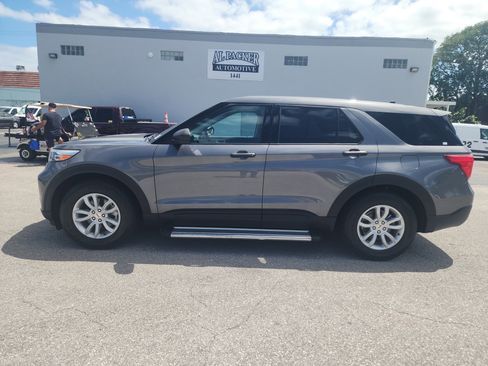 Used 2021 Ford Explorer 2WD image 2