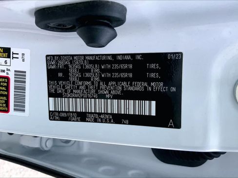 Used 2023 Toyota Highlander L image 32